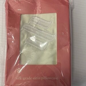 One Silk-Grade Satin Pillowcase in Cream with Zipper-Queen - Brand New in pkg.